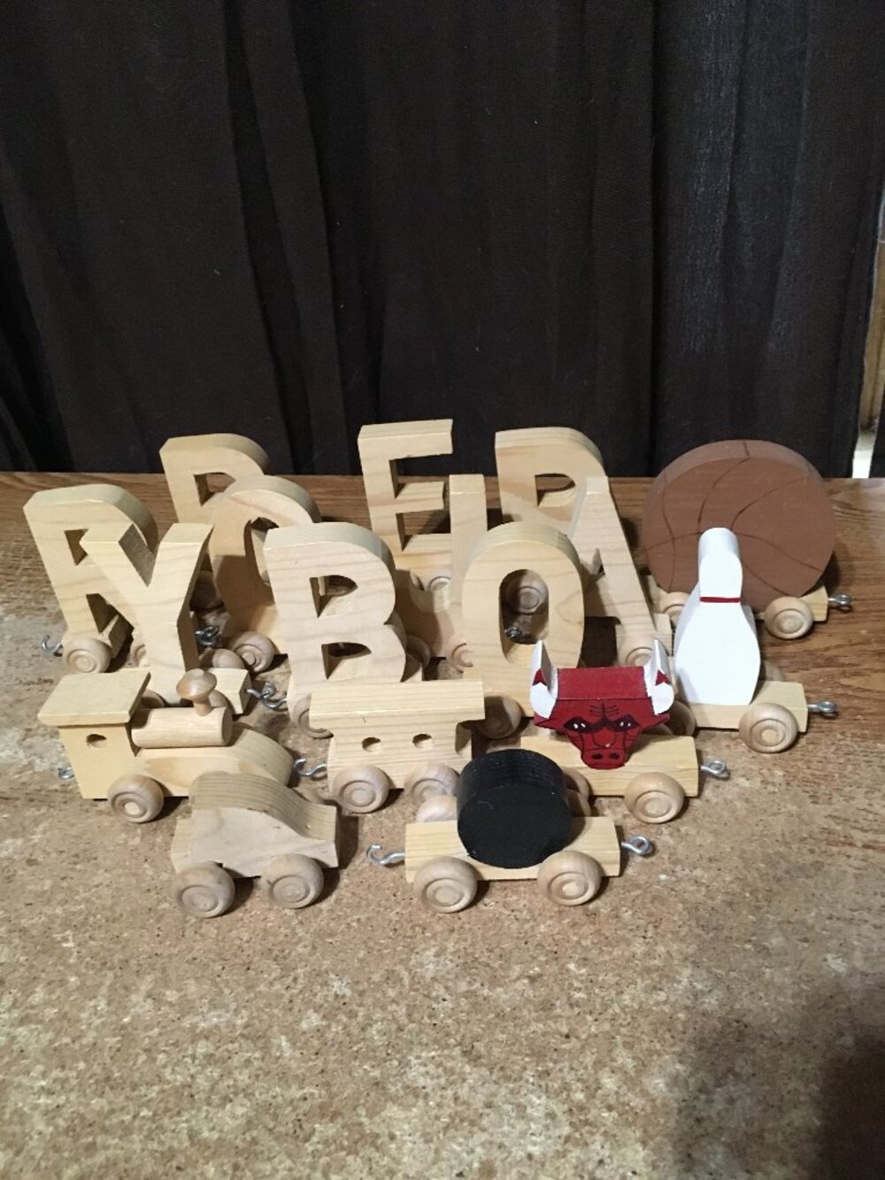 17 PIECE WOODEN TRAIN LOT BOWLING CHICAGO BULLS BASKETBALL LETTERS ENGINE CAR